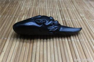 和田玉中不常见的种类"墨玉"
